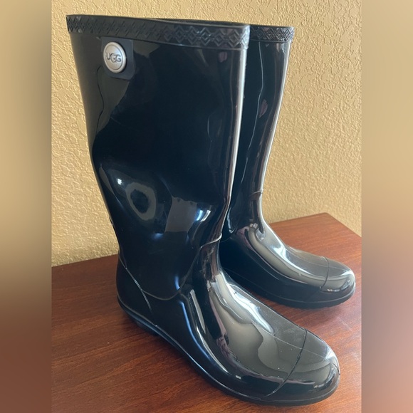 NWOB Women’s UGG Black Rain Boots - Picture 1 of 4